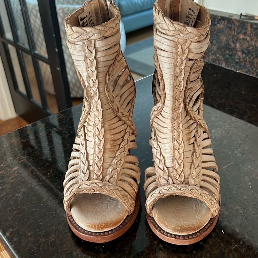 Freebird size 6 Bela shoes